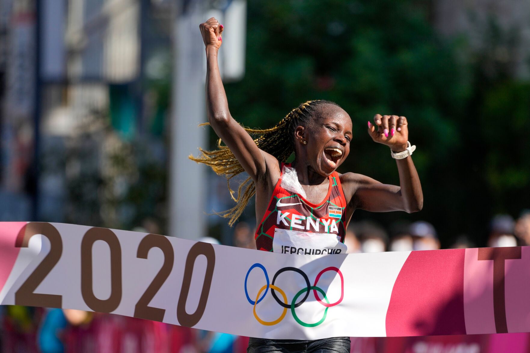 Peres Jepchirchir celebrates